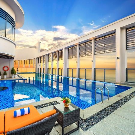 Luxury Apartment - Rooftop Swimming Pool - Beach Front - Hinata Apartment Da Nang Exterior foto